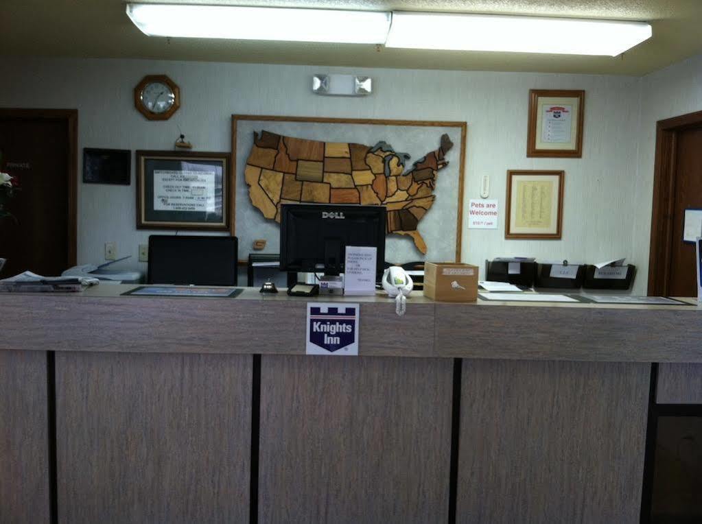 Knights Inn - Chanute Exterior photo
